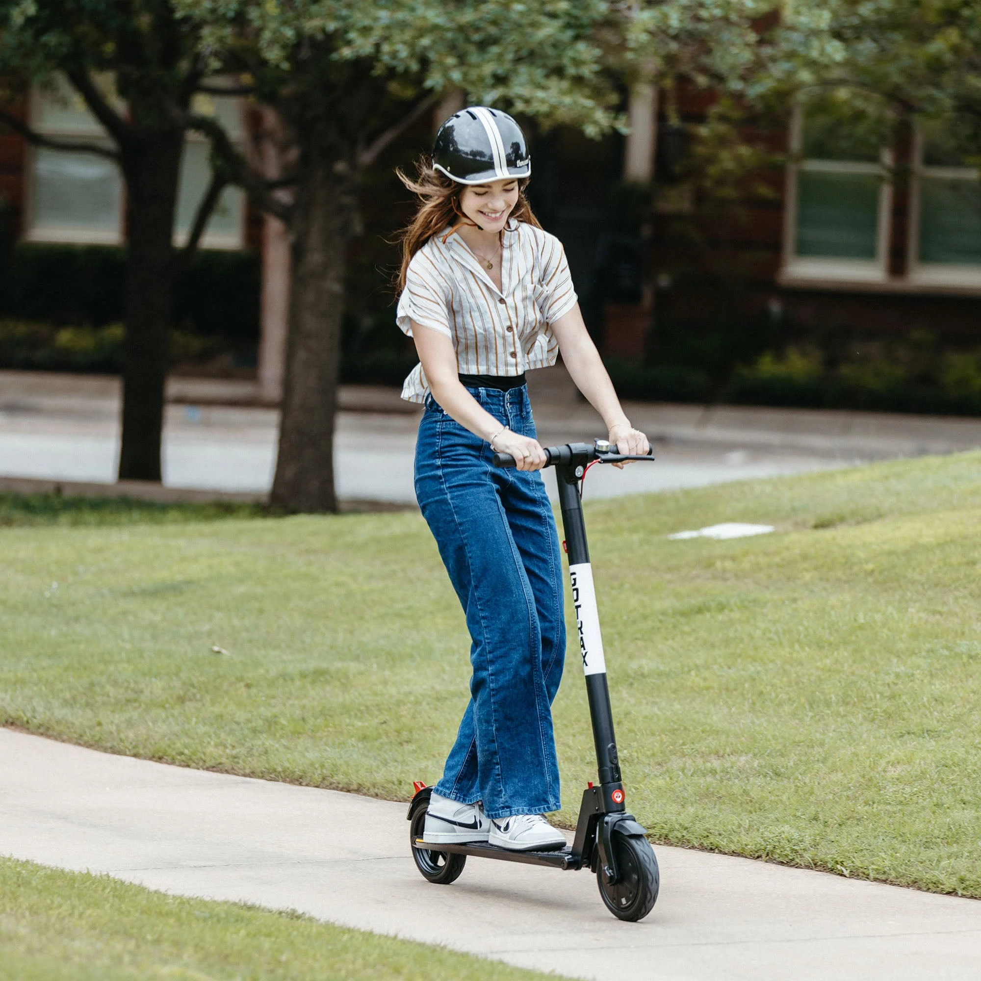 GXL V2 Lightweight Scooter - Image 11